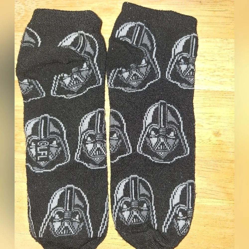 Six pairs of Star Wars ankle socks in a men's size 8 or women's size 9. Pre-love